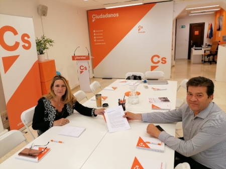 Concha Insúa recibe las demandas del sector de la venta ambulante (CIUDADANOS)