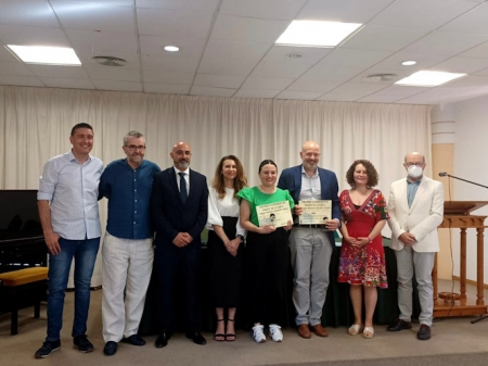 Entrega del premio (AYTO. FUENTE VAQUEROS)