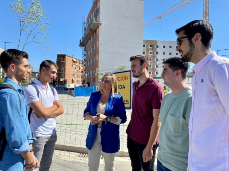 Visita de Marifrán carazo a PArque automovilismo (PP)