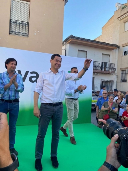 Juanma Moreno, este jueves en un acto público en Churriana de la Vega (EUROPA PRESS) 