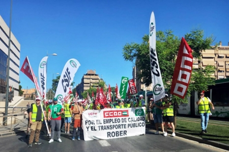 Manifestación de la plantilla de Rober en la primera jornada de paro total, el pasado viernes )CCOO)