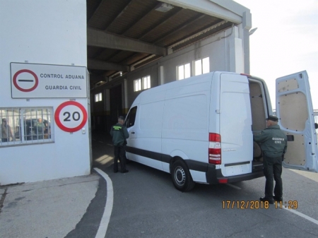 Guardia Civil, en una operación en el Puerto de Motril, en imagen de archivo (GUARDIA CIVIL)