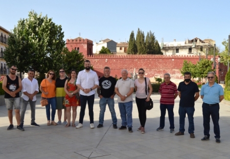 Foto de familia tras la reunión (IU)