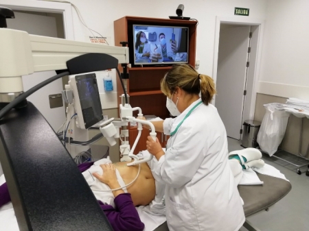 El Hospital Virgen de las Nieves de Granada hace ecografías a distancia, en una imagen de archivo (JUNTA DE ANDALUCÍA) 