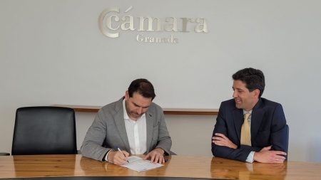 Imagen de la firma del acuerdo (CÁMARA GRANADA)