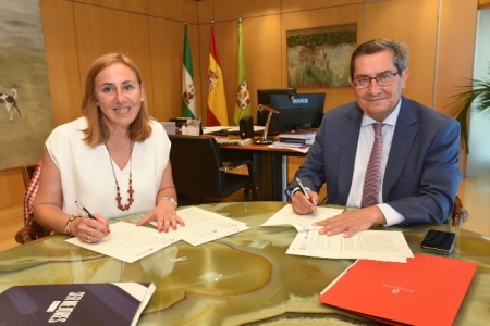 Imagen de la firma del convenio (R. MARTÍNEZ / DIPGRA)