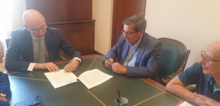 Imagen de la firma del convenio (DIPGRA)