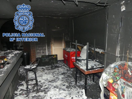 Estado en quedó el bar tras el incendio (POLICÍA NACIONAL)