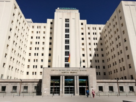 Fachada del Hospital Virgen de las Nieves (JUNTA DE ANDALUCÍA) 