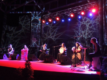 Actuación de Mujeres Mediterráneas, en el Auditorio Enrique Morente (PARAPANDA FOLK) 