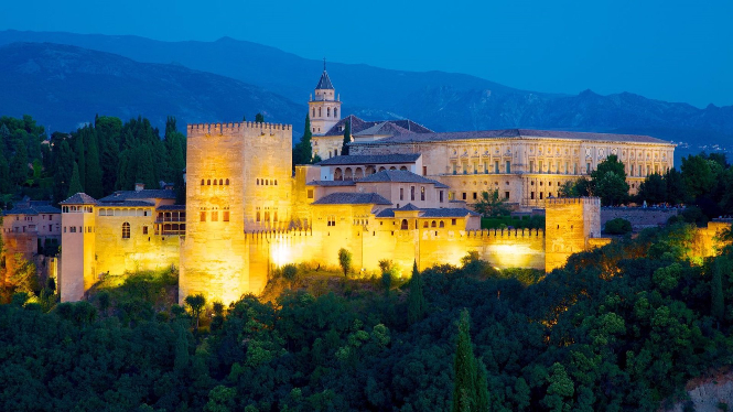 Alhambra de Granada de noche, en imagen de archivo (EUROPA PRESS/EXPEDIA) 