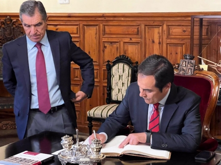 Lorenzo del Río y José Antonio Nieto, en una reciente visita de este último al TSJA (JUNTA)
