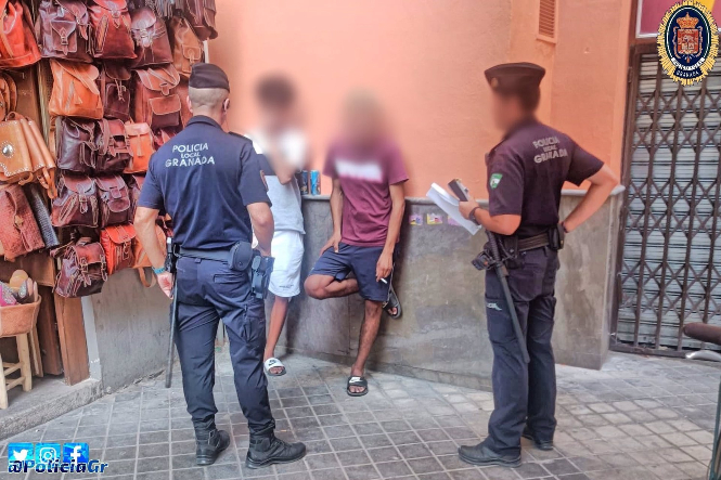 Identificación de dos sospechosos por unas pintadas en el Aljibe del Trillo (TWITTER DE POLICÍA LOCAL) Identificación de dos sospechosos por unas pintadas en el Aljibe del Trillo (TWITTER DE POLICÍA LOCAL)
