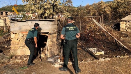 Dos agentes de la Guardia Civil (GUARDIA CIVIL) 