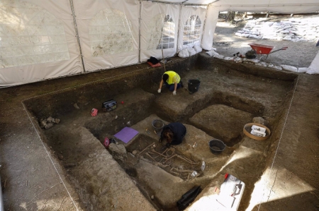 Un equipo interdisciplinar liderado por la Universidad de Granada (UGR) trabaja en la excavación de fosas comunes en el Barranco de Víznar(ÁLEX CÁMARA / EUROPA PRESS) 