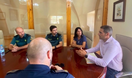 El alcalde de Íllora reunido con la Guardia Civil a cuenta de la muerte del joven Juan Trujillo (AYUNTAMIENTO) 