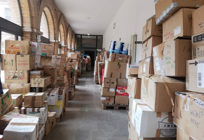 Donaciones de productos para la campaña `Ayuda a Ucrania` del Arzobispado de Granada (ARZOBISPADO DE GRANADA)