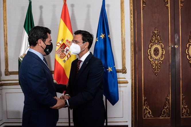 El presidente de la Junta de Andalucía, Juanma Moreno (i), se reúne con el alcalde de Granada, Francisco Cuenca (EUROPA PRESS) El presidente de la Junta de Andalucía, Juanma Moreno (i), se reúne con el alcalde de Granada, Francisco Cuenca (EUROPA PRESS)