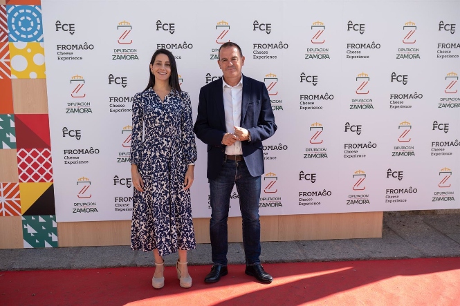 La presidenta de Ciudadanos, Inés Arrimadas y el presidente de la Diputación de Zamora, Francisco José Requejo (EMILIO FRAILE / EUROPA PRESS) La presidenta de Ciudadanos, Inés Arrimadas y el presidente de la Diputación de Zamora, Francisco José Requejo (EMILIO FRAILE / EUROPA PRESS)