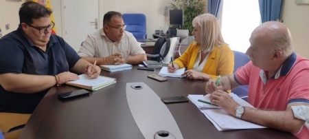 Juan José Ruiz Joya y Celia Santiago, en el centro en la imagen (AYUNTAMIENTO) 