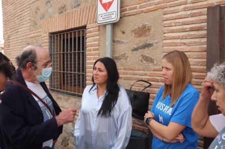Alejandra Durán, segunda por la izquierda en la imagen, con plataformas por el hospital de la Alpujarra (POR ANDALUCÍA) 