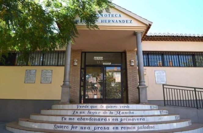 Fachada de la Biblioteca Miguel Hernández (PP)