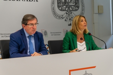 Luis González y Eva Martín en rueda de prensa (PP)