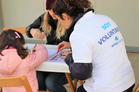 Imagen de una volunatria (FUNCACIÓN MUTUA MADRILEÑA)