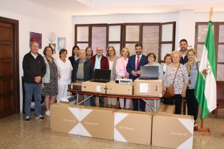 Entrega de los equipos informáticos (JUNTA)
