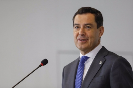 El presidente de la Junta de Andalucía, Juanma Moreno, visita las nuevas instalaciones de Rovi (ÁLEX CÁMARA-EUROPA PRESS)