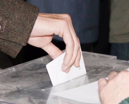 Voto en una urna, archivo (EUROPA PRESS) 