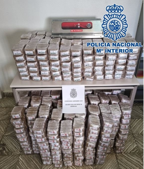 Hachís intervenido en una de las operaciones (POLICÍA NACIONAL)