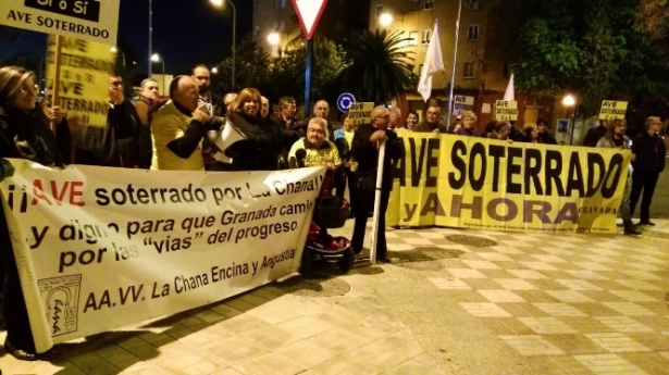 Varias decenas de personas han participado en la concentración convocada por Marea Amarilla, en imagen de archivo (EUROPA PRESS/PLATAFORMA ESTADIO DE LA JUVENTUD)