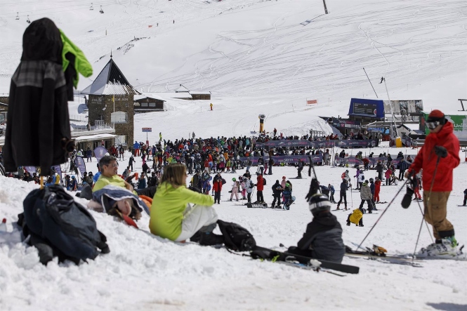 Estación de esquí de Sierra Nevada durante la pasada temporada en imagen de archivo. (ÁLEX CÁMARA / EUROPA PRESS) Estación de esquí de Sierra Nevada durante la pasada temporada en imagen de archivo. (ÁLEX CÁMARA / EUROPA PRESS)