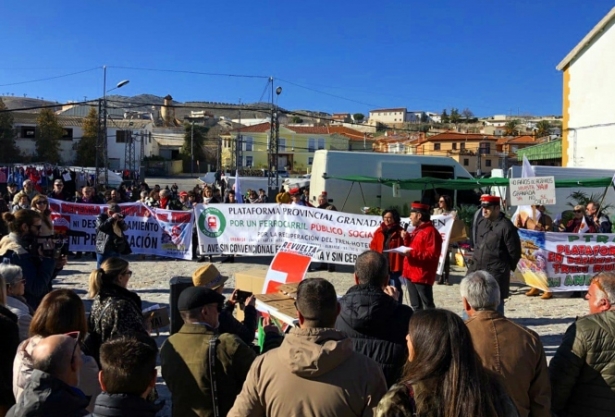 Acto por el tren 31 de diciembre en Baza (AAF COAMRCA DE BAZA / ARCHIVO)