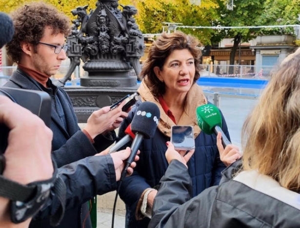 Elisa Cabrerizo, de UP, atiende a los medios en Bib Rambla (UP) 