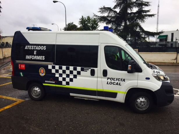Imagen de archivo de una furgoneta de la Policía Local de Granada (POLICÍA LOCAL)