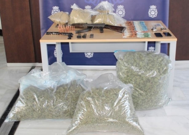Drogas, armas y dinero incautado (POLICÍA NACIONAL) 