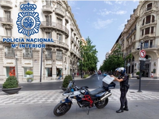 Patrulla policial en el centro de Granada (POLICÍA NACIONAL) 