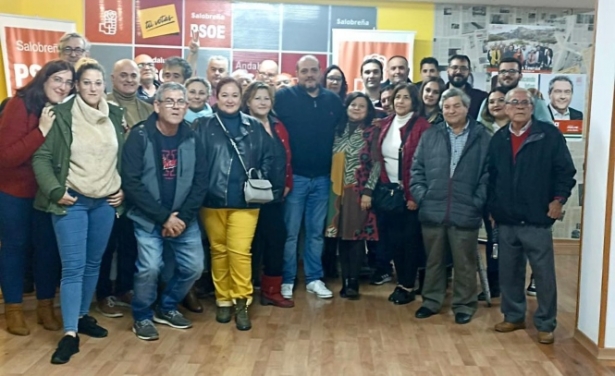 El Candidato PSOE Salobreña, Javier Ortega (centro) (PSOE) 