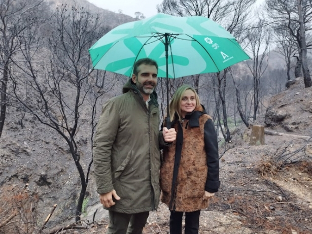 El consejero de Sostenibilidad, Medio Ambiente y Economía Azul, Ramón Fernández-Pacheco, y la consejera de Fomento, Articulación del Territorio y Vivienda, Marifrán Carazo, en la zona afectada por el incendio de Los Guájares (JUNTA) El consejero de Sostenibilidad, Medio Ambiente y Economía Azul, Ramón Fernández-Pacheco, y la consejera de Fomento, Articulación del Territorio y Vivienda, Marifrán Carazo, en la zona afectada por el incendio de Los Guájares (JUNTA)