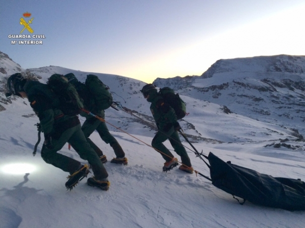 Imagen de archivo de un rescate en Sierra Nevada. (EUROPA PRESS/GUARDIA CIVIL)