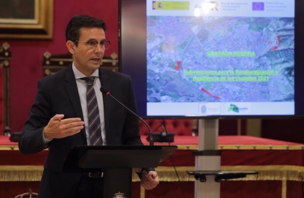 El alcalde de Granada, Francisco Cuenca, en rueda de prensa este pasado miércoles (AYUNTAMIENTO DE GRANADA)