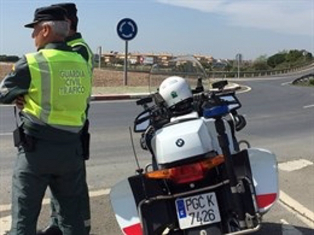 Agentes de la Guardia Civil de Tráfico en una imagen de archivo (GUARDIA CIVIL/ARCHIVO) 