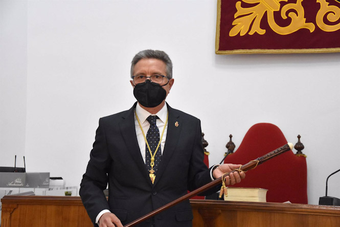 Toma de posesión de Manuel Gavilán como nuevo alcalde de Baza (Granada), en imagen de archivo (AYUNTAMIENTO DE BAZA) Toma de posesión de Manuel Gavilán como nuevo alcalde de Baza (Granada), en imagen de archivo (AYUNTAMIENTO DE BAZA)