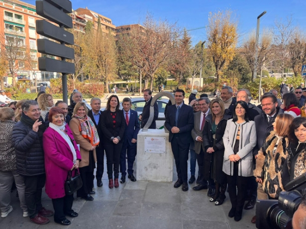 Inauguración de la escultura (FEDERACIÓN SALUD MENTAL ANDALUCÍA)