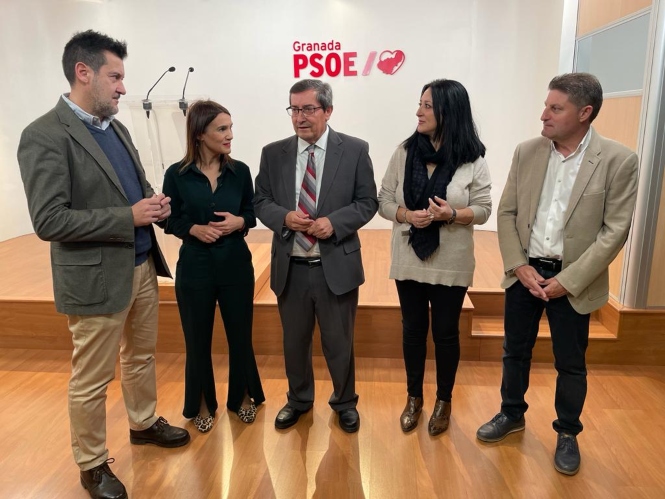 José Entrena junto a miembros del PSOE (PSOE)