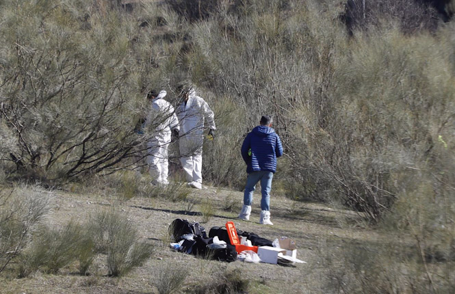 Labores de la Policía Nacional en la localización donde aparecía un bebé muerto envuelto en una manta el pasado viernes (ÁLEX CÁMARA - EUROPA PRESS) Labores de la Policía Nacional en la localización donde aparecía un bebé muerto envuelto en una manta el pasado viernes (ÁLEX CÁMARA - EUROPA PRESS)
