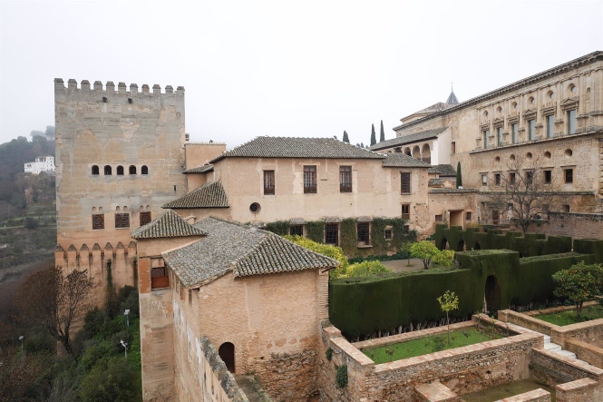 Imagen del inicio de las obras de restauración de la Torre de las Gallinas en la Alhambra (ÁLEX CÁMARA / EUROPA PRESS) Imagen del inicio de las obras de restauración de la Torre de las Gallinas en la Alhambra (ÁLEX CÁMARA / EUROPA PRESS)