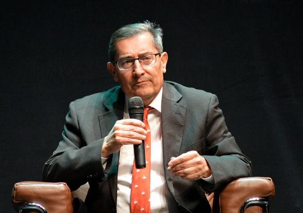 El presidente de la Diputación de Granada, José Entrena, durante el encuentro informativo de Europa Press Andalucía (J. PALMA)